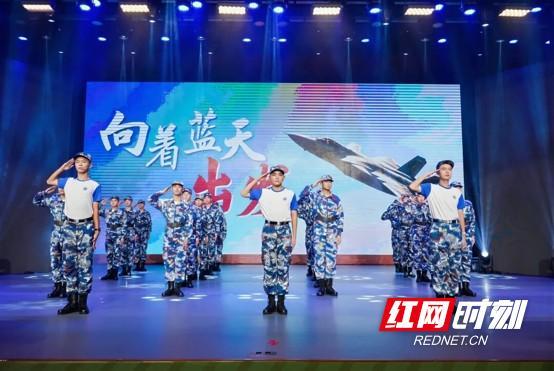 国防教育成为新生“开学第一课” 沉浸式体验激发爱国情怀