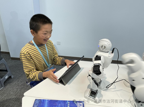 【全环境立德树人】红领巾爱学习 走进人工智能--青岛莱西市沽河街道中心小学走进半岛青少年人工智能创新教育实践基地