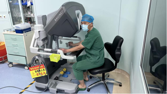 填补空白！泰安市中心医院完成泰安市首例达芬奇机器人辅助甲状腺癌根治术