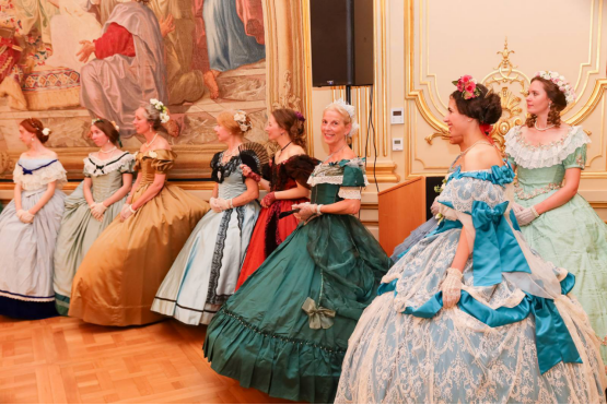 法国大眷属协会于十月一号在巴黎主理“拿破仑亚洲盛筵盛宴”携各大眷属邀两岸三地本族共谱团圆乐章