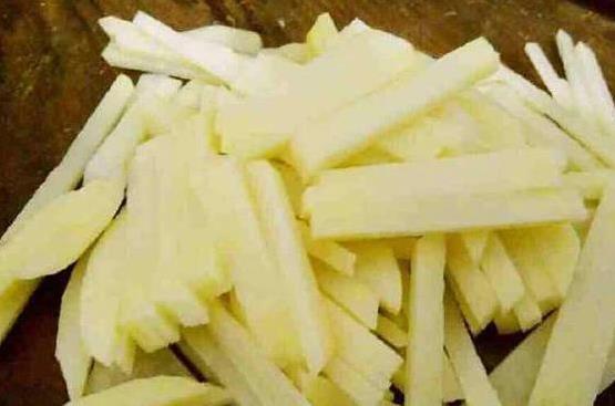 炒土豆丝放醋还是糖？3个小技巧，家常菜也能惊艳味蕾