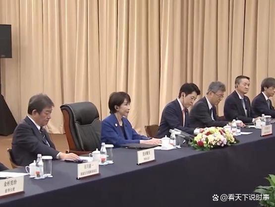 高市早苗G25混脸熟被嘲,马克龙这表情藏不住嫌弃!!