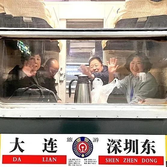 火車上可以吃自助了 銀發(fā)旅游新體驗