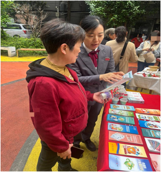 金融服务进社区 守护百姓钱袋子——广发银行武汉分行营业部新华社区5·15投资者保护暨存款保险宣传月活动