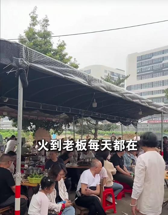 莫氏鸡煲老板:限号后个个都骂我 流量“逼疯”老店