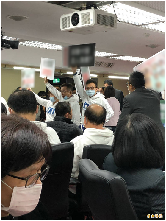 台湾疫苗今开打，台“立法院”也“开打”