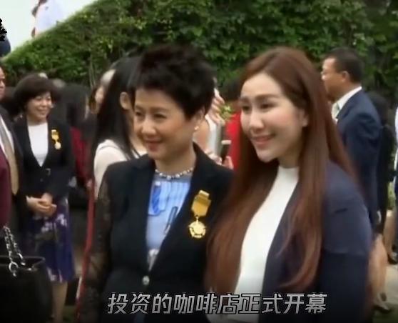 何超莲与梁安琪出席活动，窦骁陪同在旁关系融洽，是否又是赌王一家“其乐融融”的戏码？