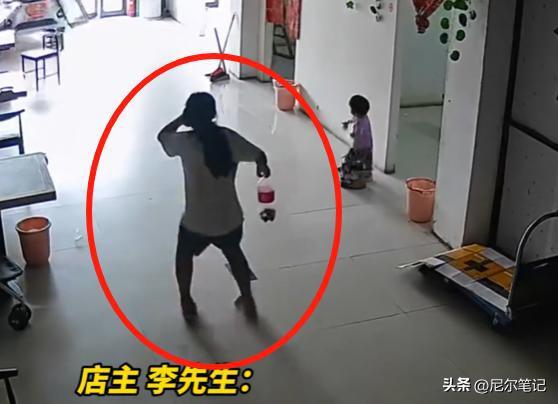 小車沖進屋10歲姐姐神速救起妹妹 驚險瞬間化險為夷