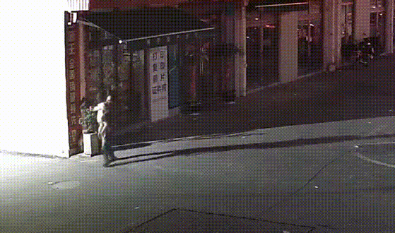 女童凌晨只穿尿不湿跑上街头获早餐店夫妇救助