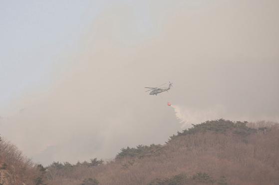 韓國山火超3300名居民被疏散 滅火工作持續(xù)進行