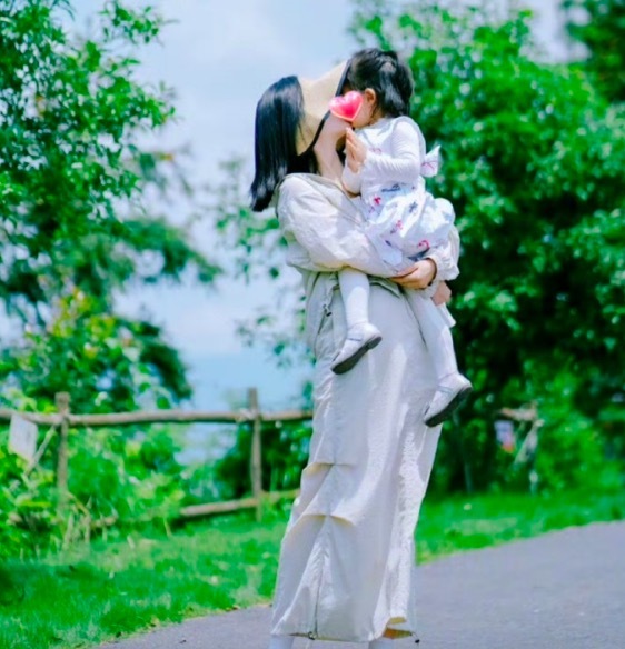 谢娜发文为女儿小咘芽庆生 字句间满溢着母亲的骄傲与疼爱