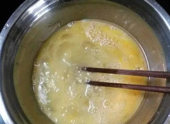 邻居小王买虾不手软，女儿爱吃的鸡蛋羹，简单3步全家抢着吃