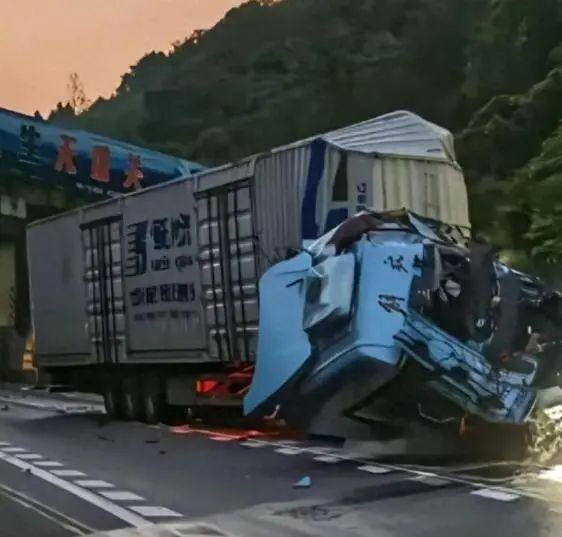 卡車司機帶兒子出車雙雙遇難