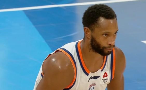 CBA京沪大战两队小外援发挥差距明显