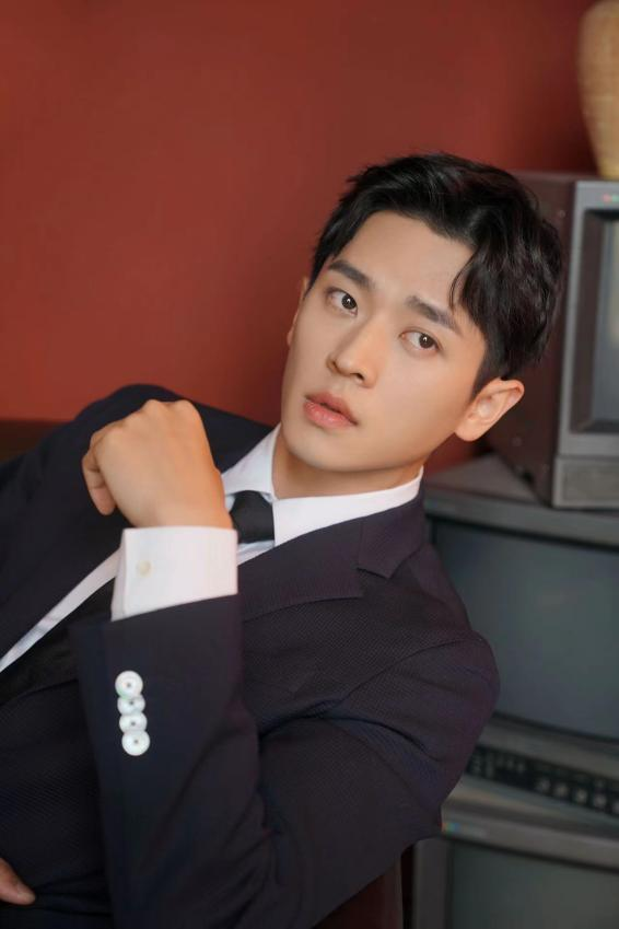 芒果今夏片场片单曝光 丞磊出道即为男一“钉子户”