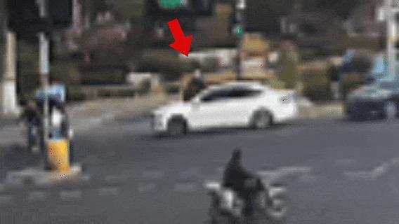 女子靠转弯让直行碰瓷30余起被拘 非法获利终落法网