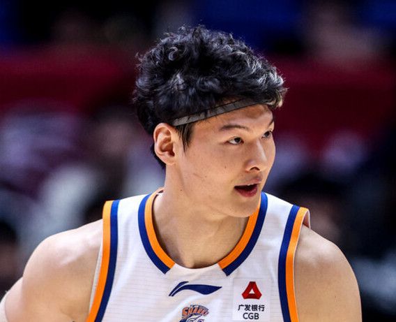 王哲林24 17集锦:狂摘9前场篮板炸裂 生涯得分超刘炜历史第五