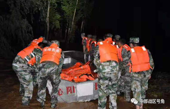 河南强降雨 中部战区紧急派出部队投入抢险救援一线