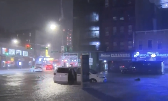 创纪录暴雨来袭  纽约市市长宣布进入紧急状态