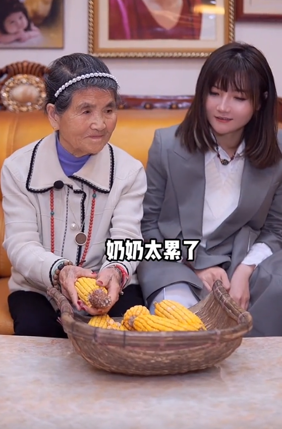 黄圣依带86岁婆婆直播卖货惹争议