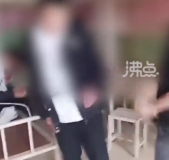 职校谈男生在宿舍遭殴打，事情发生在4月份 警方：4人已被行政处罚