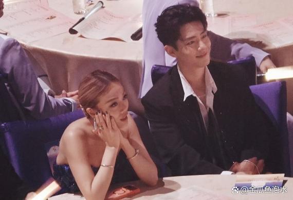 肖戰(zhàn)看沈佳潤(rùn)舞臺(tái)直拍 華麗逆襲舞臺(tái)焦點(diǎn)