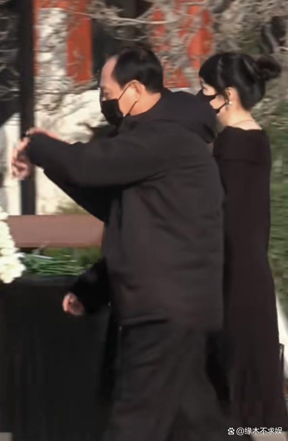 『罗晋』父亲告别仪式举行 亲友与粉丝共寄哀思