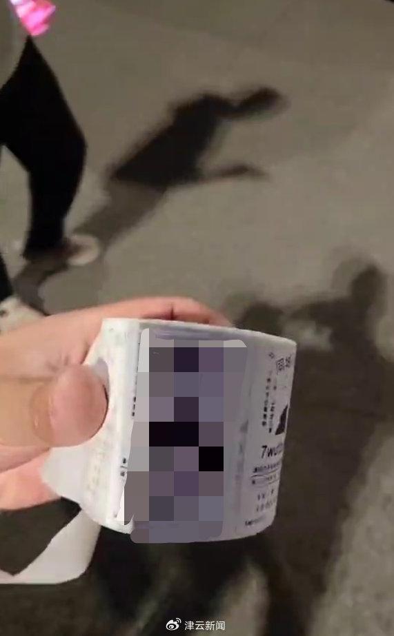 物业班长制服贴涉黄广告者获见义勇为 制止诈骗保护居民安全