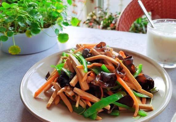 剩米饭秒变早餐饼，10分钟7个喷香上桌，全家抢着吃？