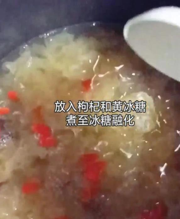 吃不起阿胶别慌，银耳一周吃3次，皮肤嫩得像18岁
