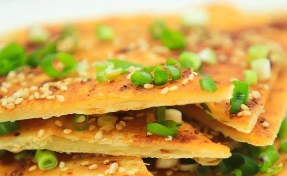 街头爆款酱香饼，3步做出酥脆口感，你家也能成小吃摊？