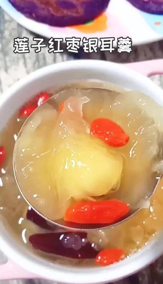 吃不起阿胶别慌，银耳一周吃3次，皮肤嫩得像18岁