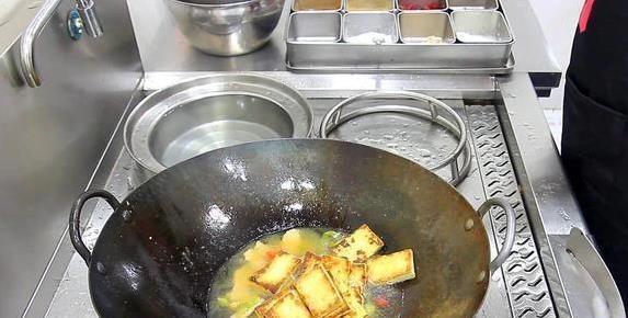 剩菜也能变大餐？煎豆腐配娃娃菜，30分钟惊艳全家