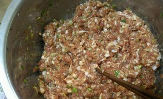 白菜猪肉饺子馅怎么调?3个秘诀2个禁忌,鲜嫩多汁吃不够