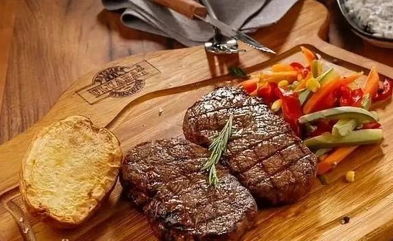 吃牛排一块就饱？火锅三盘肉不够？背后的秘密揭晓