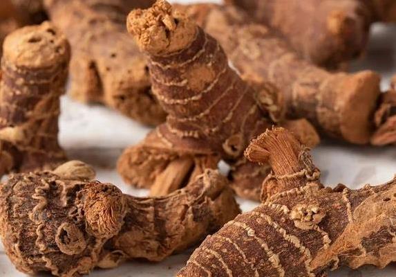 卤牛肉硬如石？加这5种香料，软嫩入味全家抢着吃