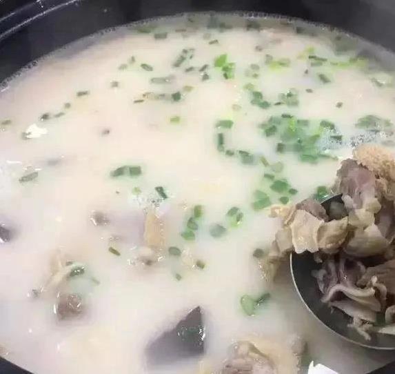 羊肉汤膻味难喝？加“1红1黑”秒变奶白香浓，鲜到停不下来