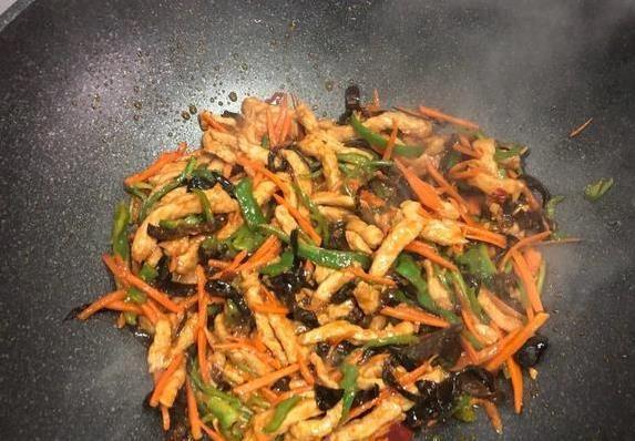 鱼香肉丝超简单做法，半小时搞定，饭店味道轻松到家