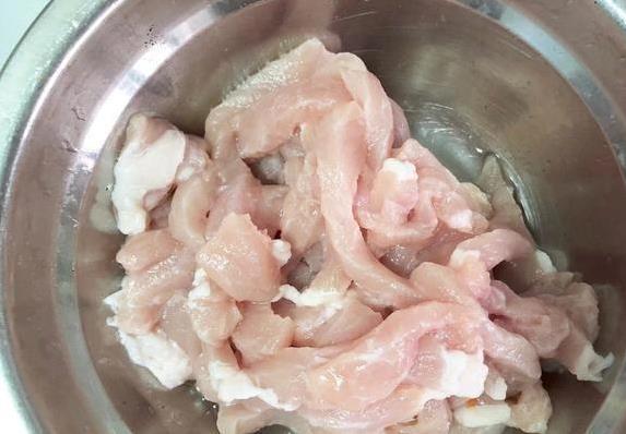 鱼香肉丝超简单做法，半小时搞定，饭店味道轻松到家