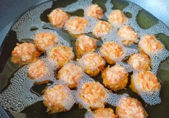 一根胡萝卜变身香脆丸子，加2样料，外酥里嫩全家抢着吃
