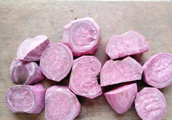 紫薯饼香甜爆棚，3步做出高颜值，吃了还瘦身？