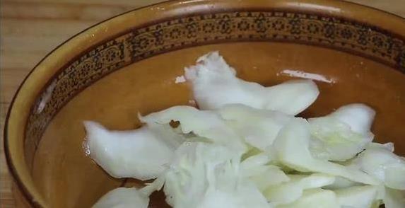炒白菜总出水？大厨教1招，脆爽鲜香全家抢着吃