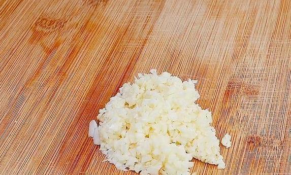 莴笋不焯水也能脆？3分钟拌出爽口菜，孩子吃完还想要