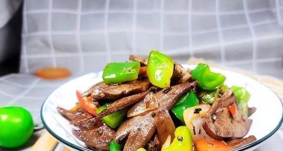 中老年吃青菜不如换这4种内脏，营养翻倍，身体更硬朗？