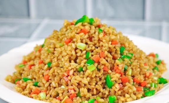 家常剩饭也能变大餐？酱油炒饭的3个秘诀，太香了！