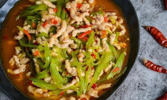 尖椒肉丝这样做，3分钟出锅，香辣下饭全家抢着吃