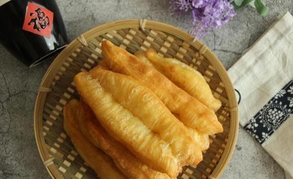 早餐油条自己炸，健康省钱味道棒，豆浆一配绝了？