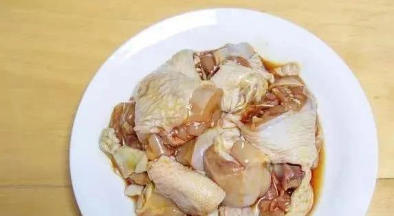 鸡肉配它蒸一蒸，20分钟出锅，鲜香营养全家抢着吃？