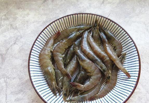 在家做软炸虾仁,简单3步出锅,孩子抢着吃光盘