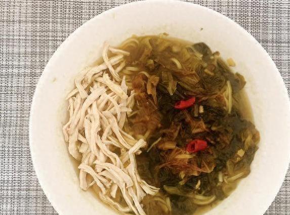 酸菜鸡丝豆角面，半小时搞定全家饭，你家秘方加啥料？
